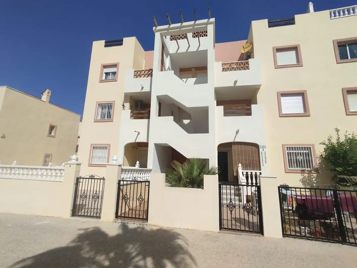 Vista exterior de Apartament en venda en Orihuela amb Aire condicionat, Calefacció i Jardí privat