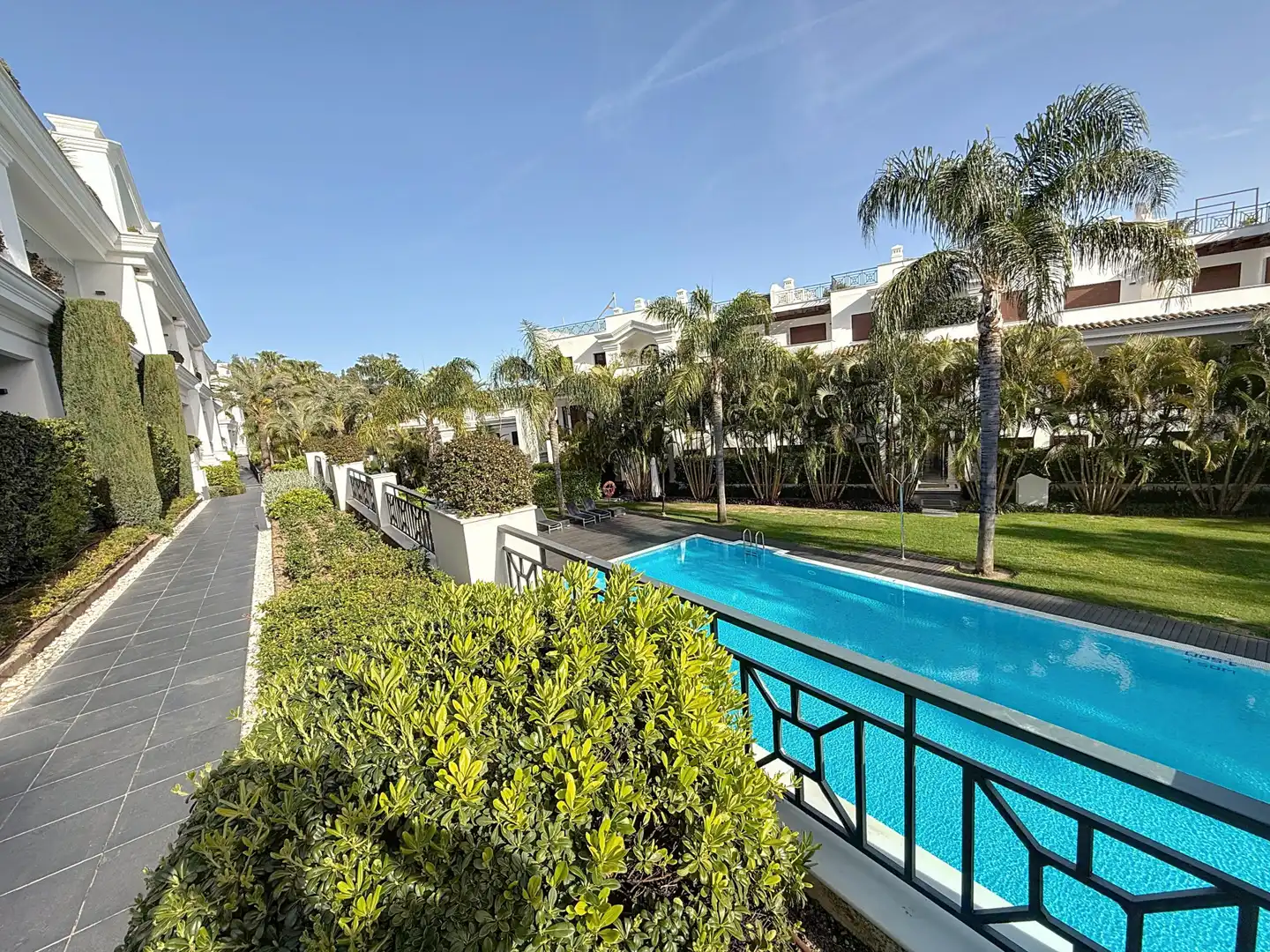 Piscina de Apartament en venda en Estepona amb Aire condicionat, Terrassa i Piscina