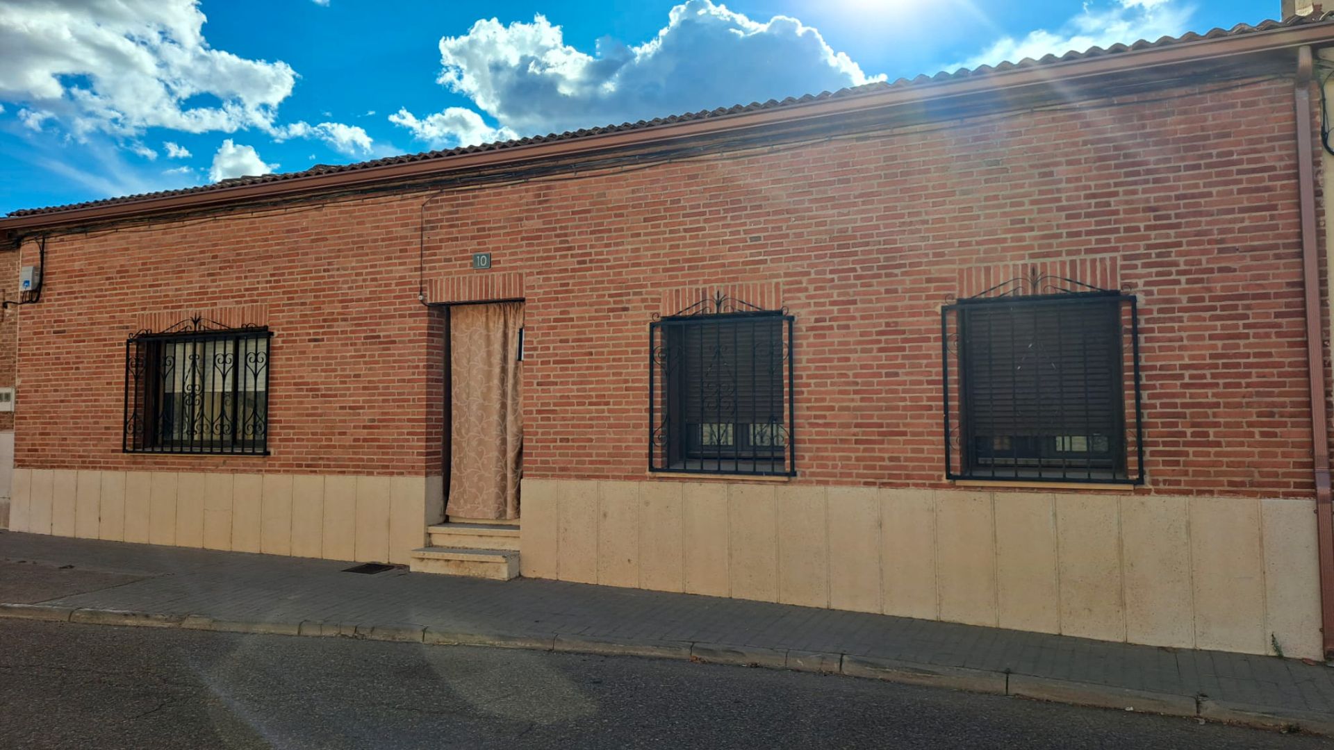 Exterior view of House or chalet for sale in Matapozuelos  with Heating, Private garden and Parquet flooring
