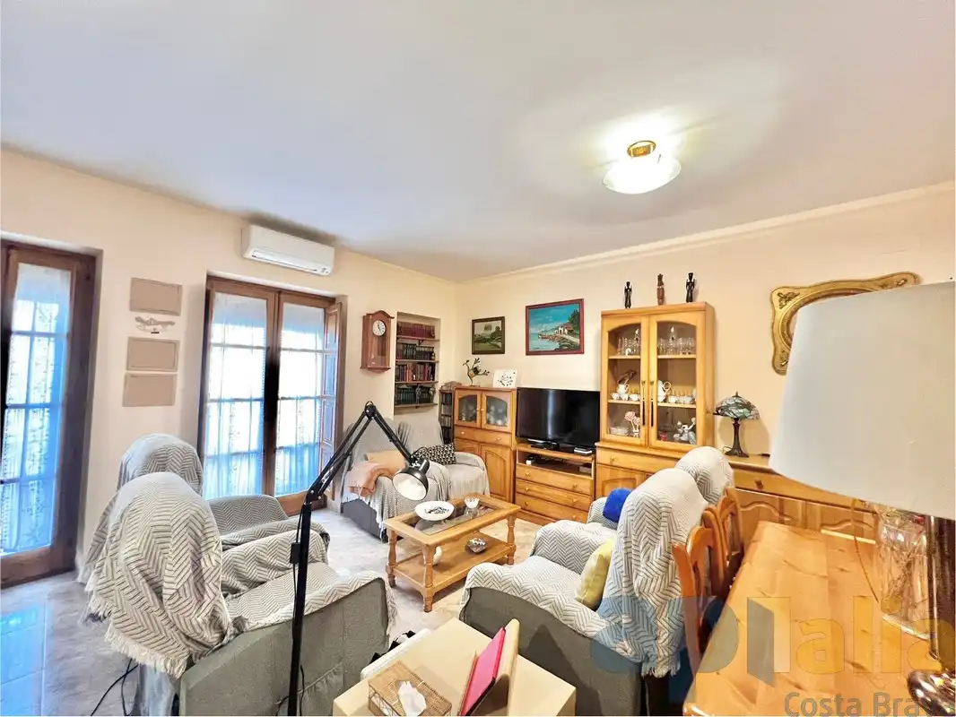 Sala d'estar de Casa adosada en venda en Palamós amb Aire condicionat, Calefacció i Terrassa