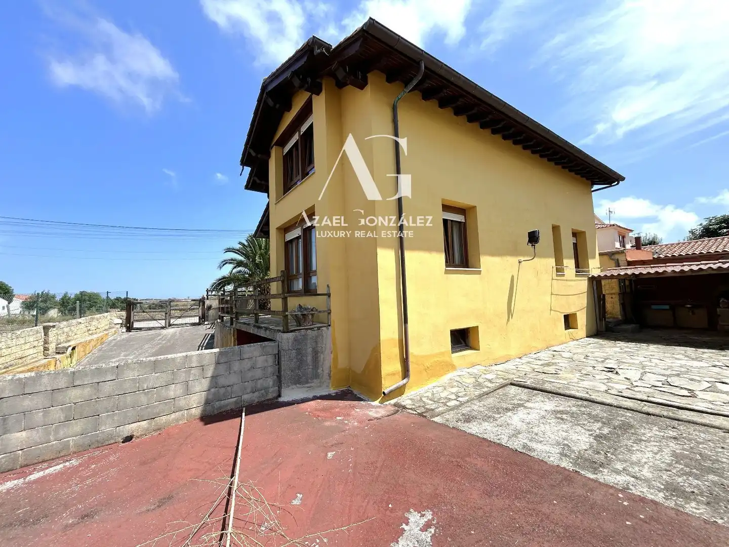 Vista exterior de Casa o xalet en venda en San Vicente de la Barquera amb Calefacció, Jardí privat i Terrassa