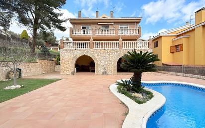 Vista exterior de Casa o xalet en venda en Canyelles amb Aire condicionat, Jardí privat i Terrassa