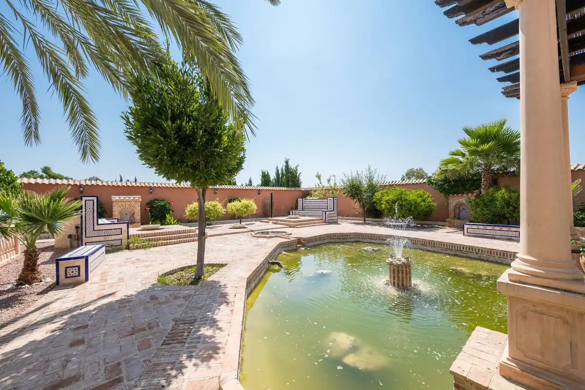 Garden of Houses for sale in Elche / Elx  with Air Conditioner, Heating and Private garden
