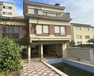 Vista exterior de Casa o xalet en venda en Tàrrega amb Terrassa i Piscina