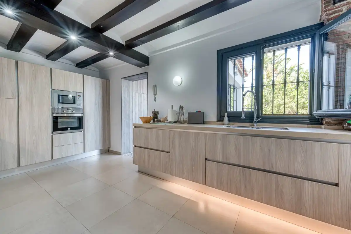 Cuina de Casa o xalet en venda en Casares amb Aire condicionat, Jardí privat i Terrassa