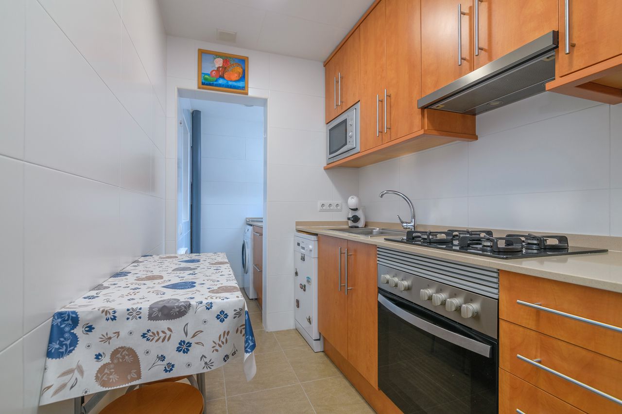 Kitchen of Flat for sale in L'Hospitalet de Llobregat  with Air Conditioner and Parquet flooring