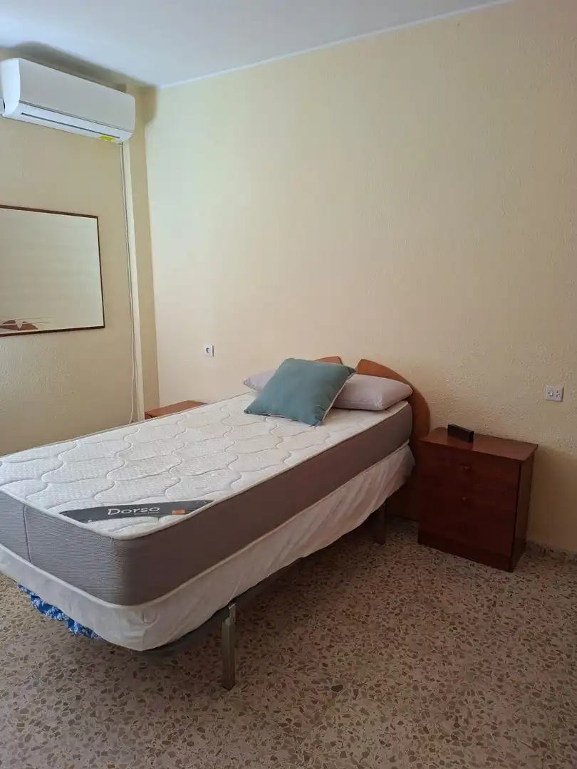 Habitación de Piso de alquiler en Sevilla con Aire acondicionado, Amueblado y Balcón