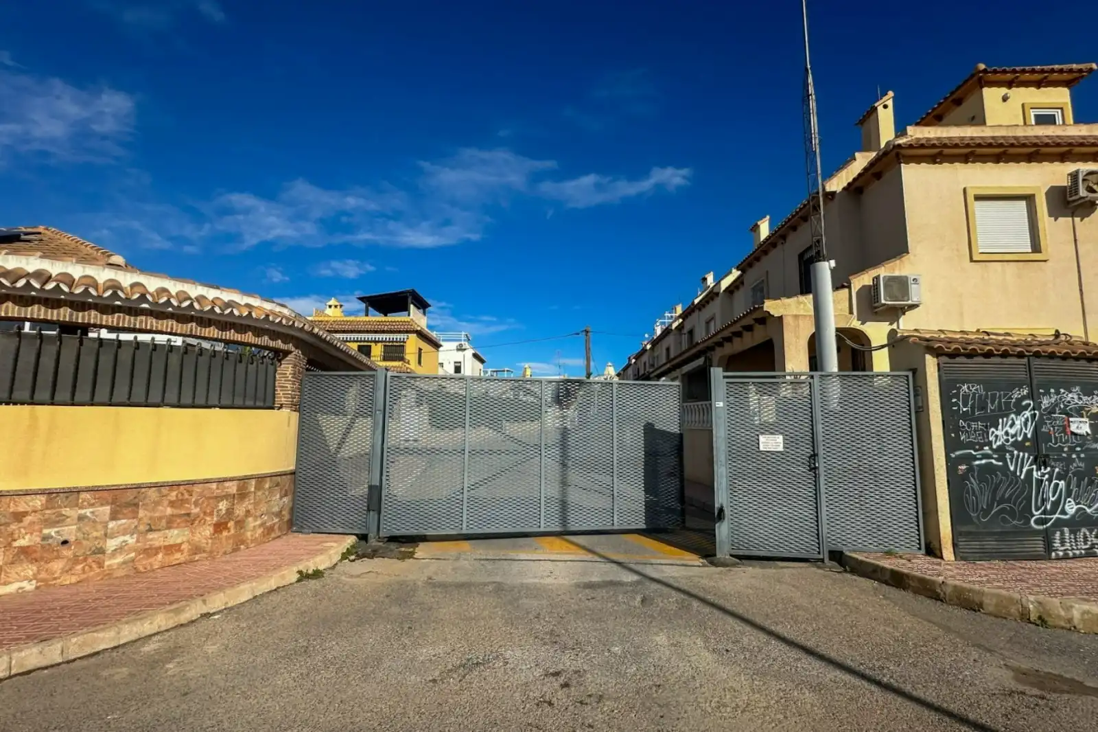 Exterior view of Houses for sale in Torrevieja  with Furnished