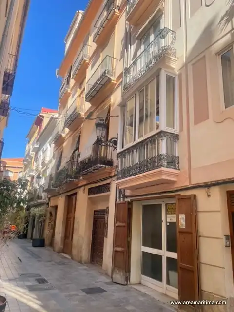 Vista exterior de Pis en venda en Ciutat Vella 