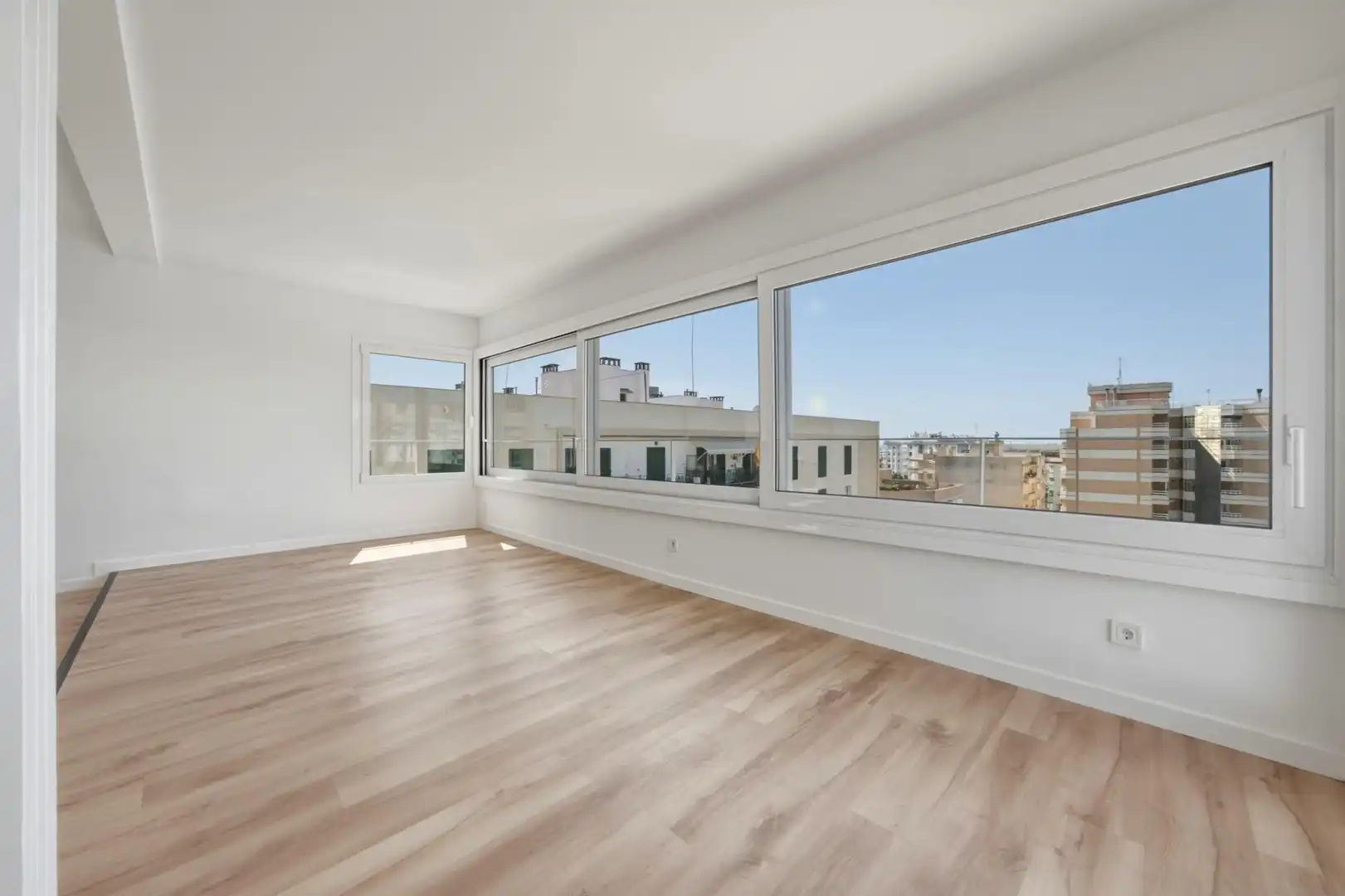 Attic for rent in Santa Catalina