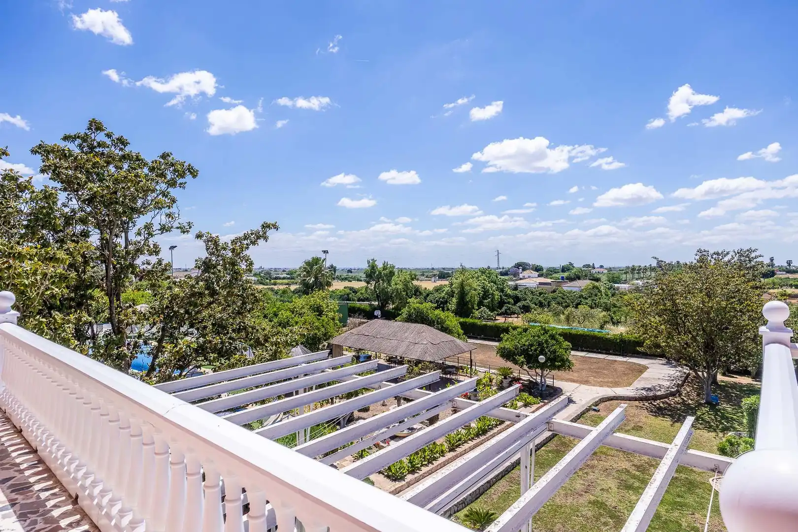 Terrassa de Finca rústica en venda en Sanlúcar la Mayor amb Calefacció, Jardí privat i Terrassa
