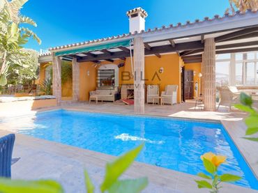 Villa mit Pool zum Verkauf in Torremuelle