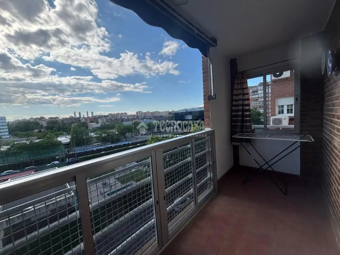 Vista exterior de Piso en venta en Madrid