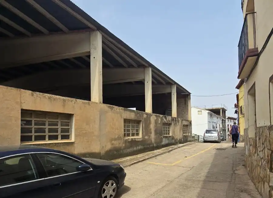 Vista exterior de Edifici en venda en Paracuellos de Jiloca