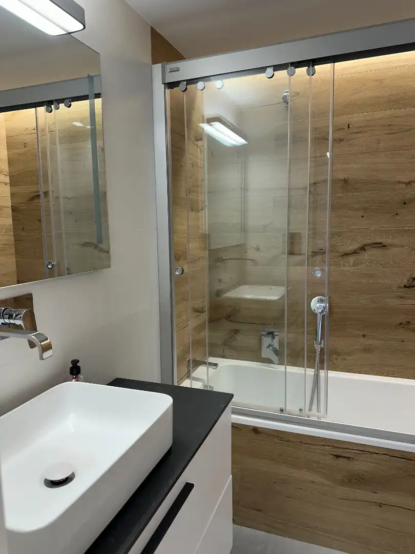 Badezimmer von Wohnung zum Verkauf in Castrillón mit Heizung, Parkett und Internet
