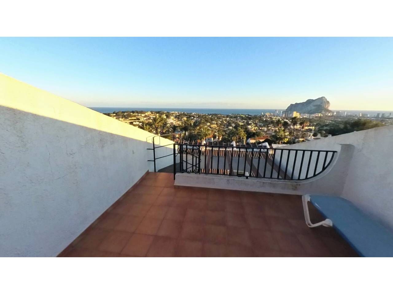 Vista exterior de Casa adosada en venda en Calpe / Calp amb Aire condicionat, Jardí privat i Terrassa