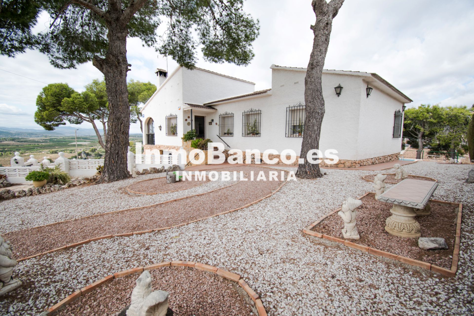 Vista exterior de Casa o xalet en venda en Torrent amb Jardí privat, Terrassa i Piscina