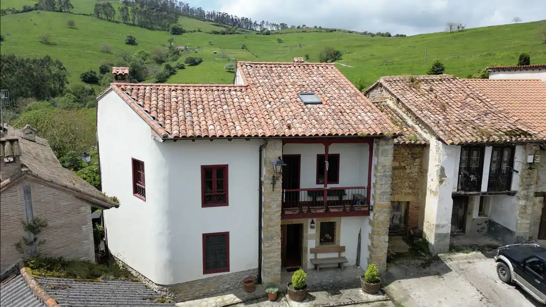 Casa con terraza en venta en Helgueras 74
