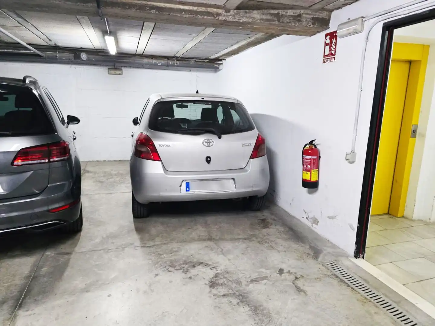 Parking de Piso de alquiler en Sevilla con Aire acondicionado, Calefacción y Trastero