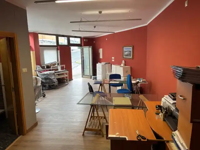 Locale commerciale in affitto a Alto del Castaño