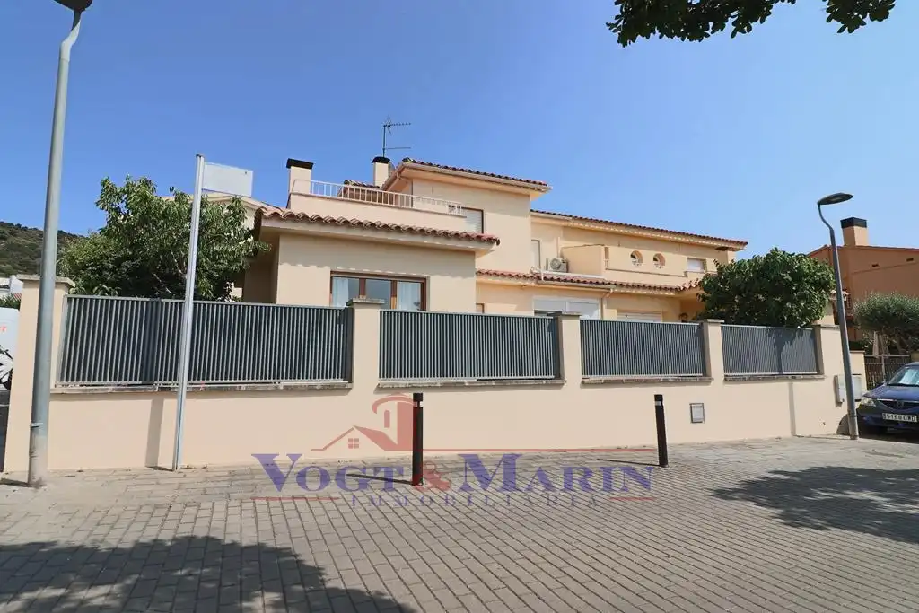 Doppelhaushälfte mit Terrasse zum Verkauf in Carrer de Pere III, imagen 2