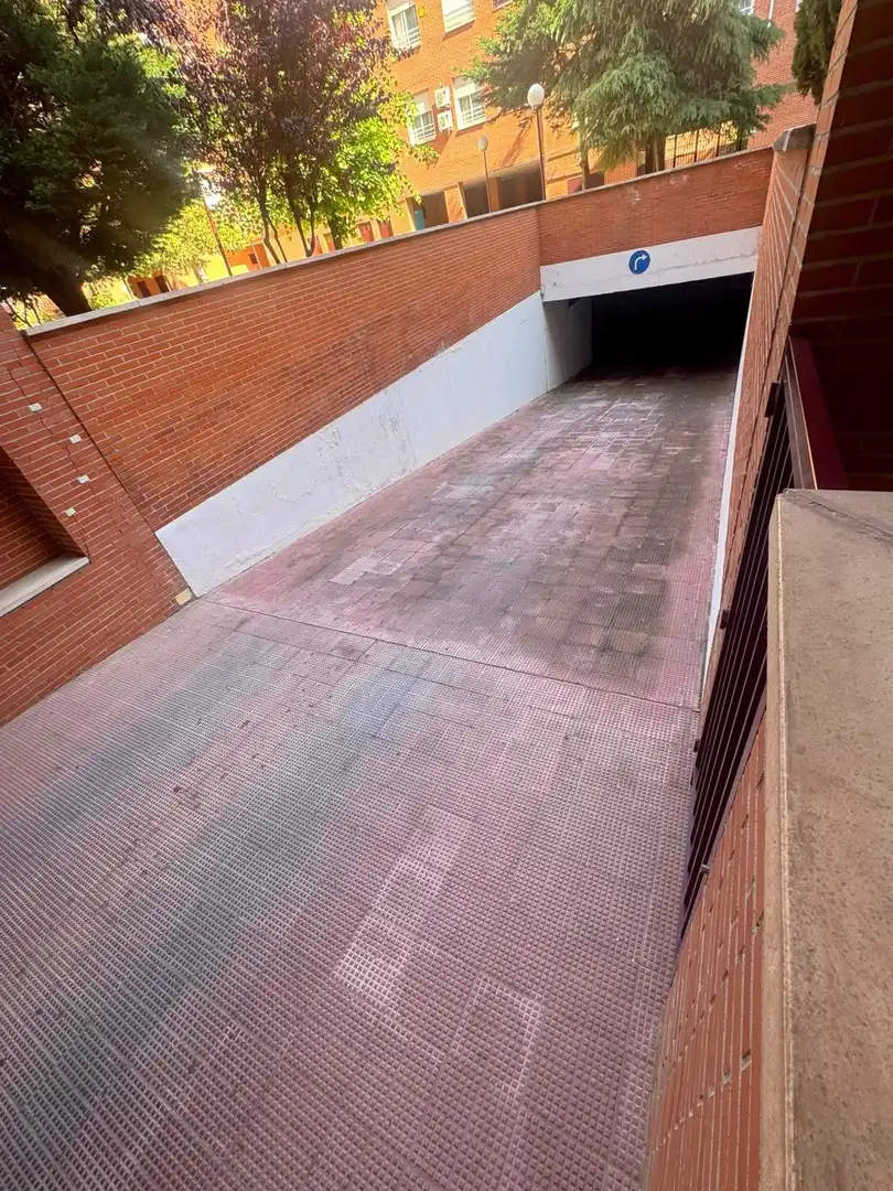 Parkplatz von Wohnung zum Verkauf in Madrid mit Klimaanlage, Heizung und Terrasse