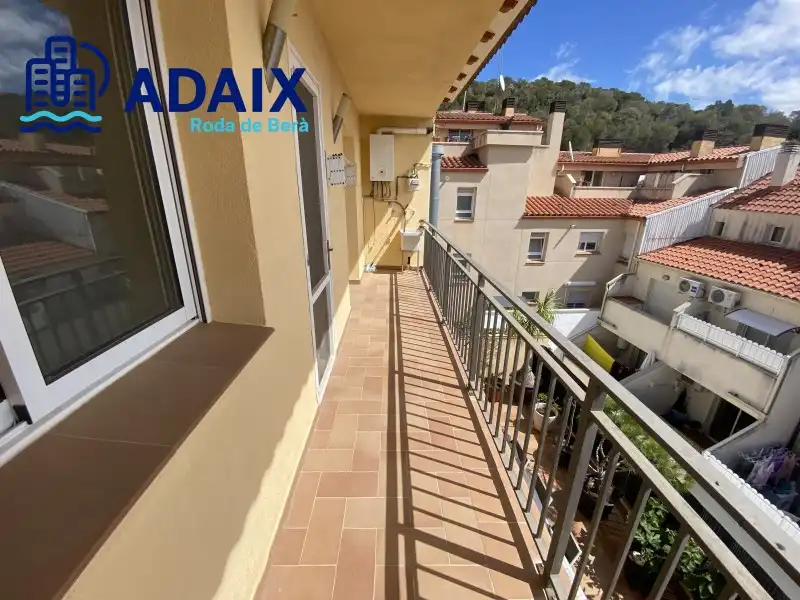 Vista exterior de Piso en venta en Roda de Berà con Calefacción, Terraza y Trastero