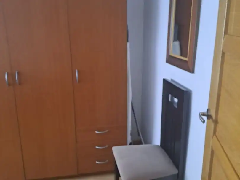 Dormitori de Pis per a compartir en Granada amb Aire condicionat, Calefacció i Parquet