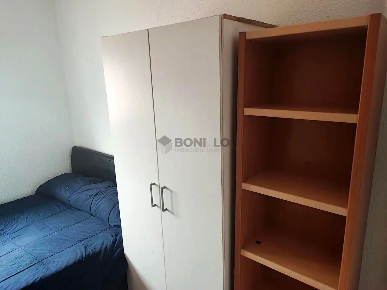 Dormitori de Apartament en venda en Teruel amb Calefacció i Moblat