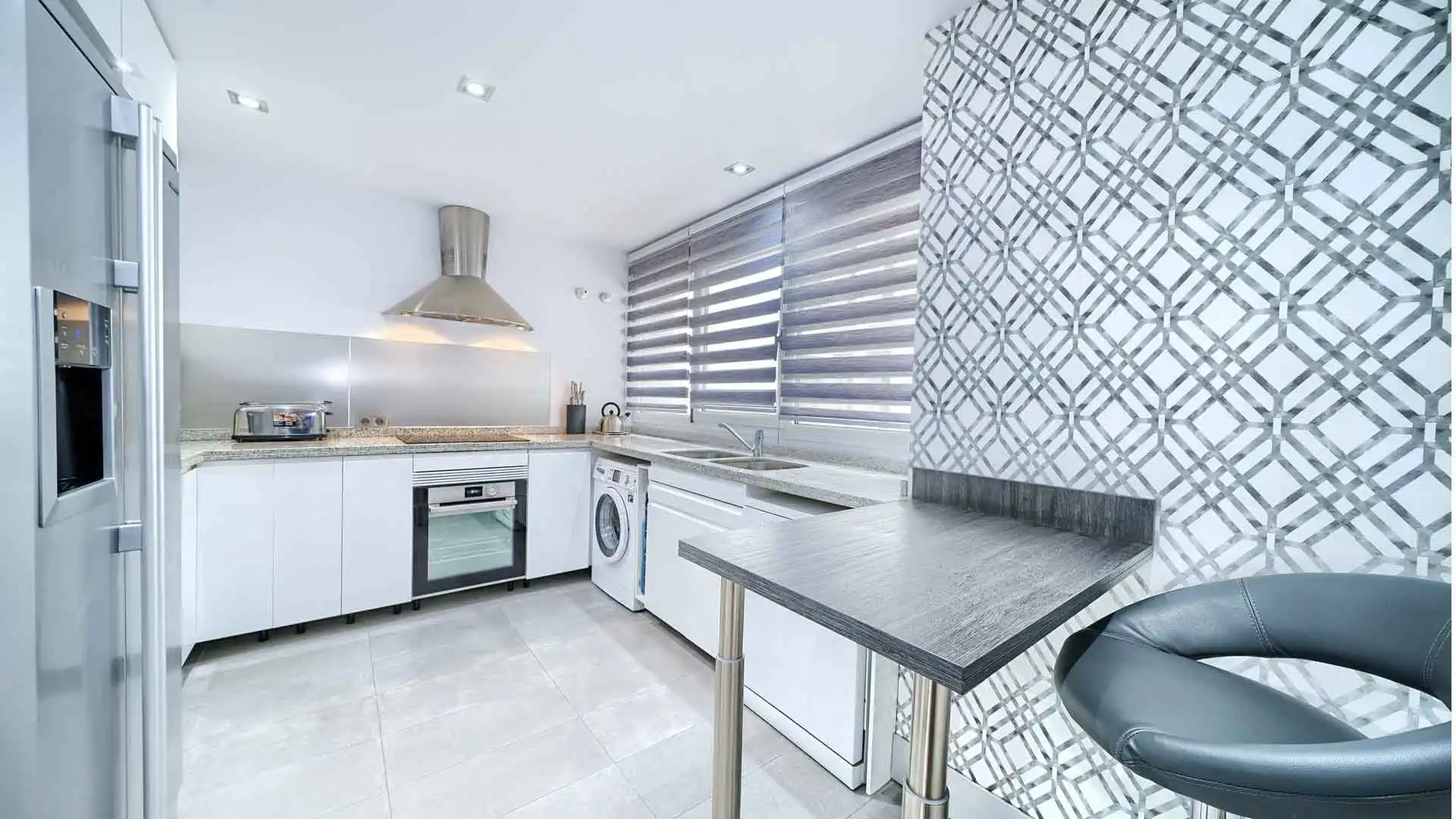 Cuina de Apartament en venda en Marbella amb Aire condicionat, Terrassa i Piscina