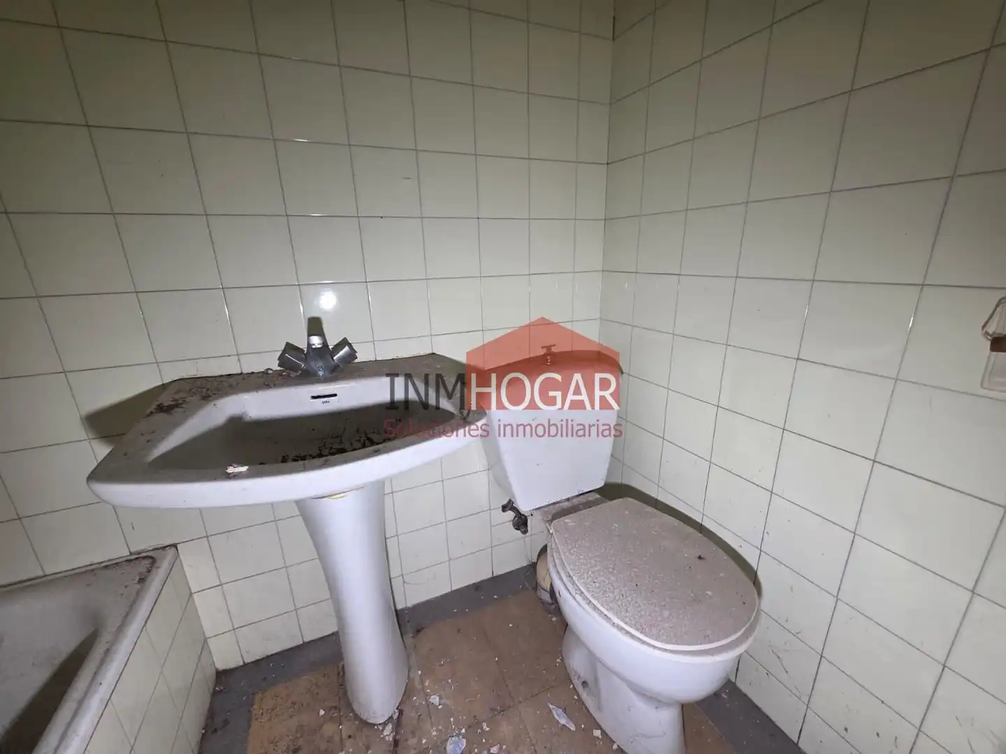 Bany de Casa o xalet en venda en Ávila amb Jardí privat, Terrassa i Balcó