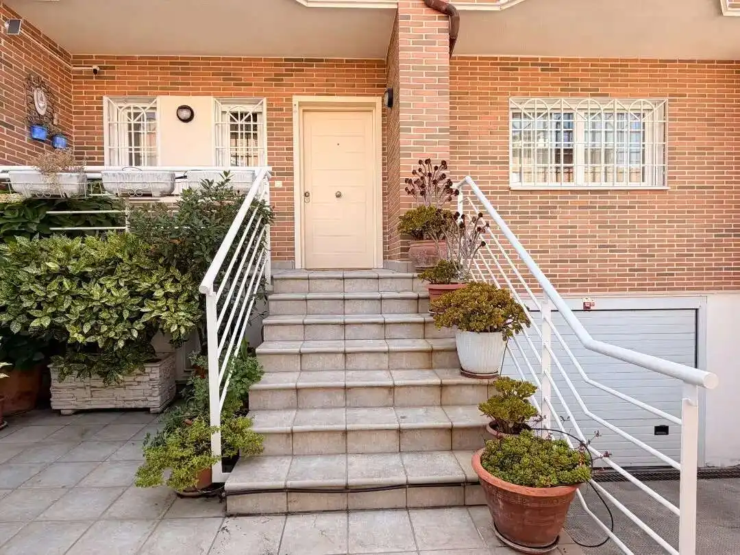 Villa avec terrasse à vendre à Fuencarral - El Pardo