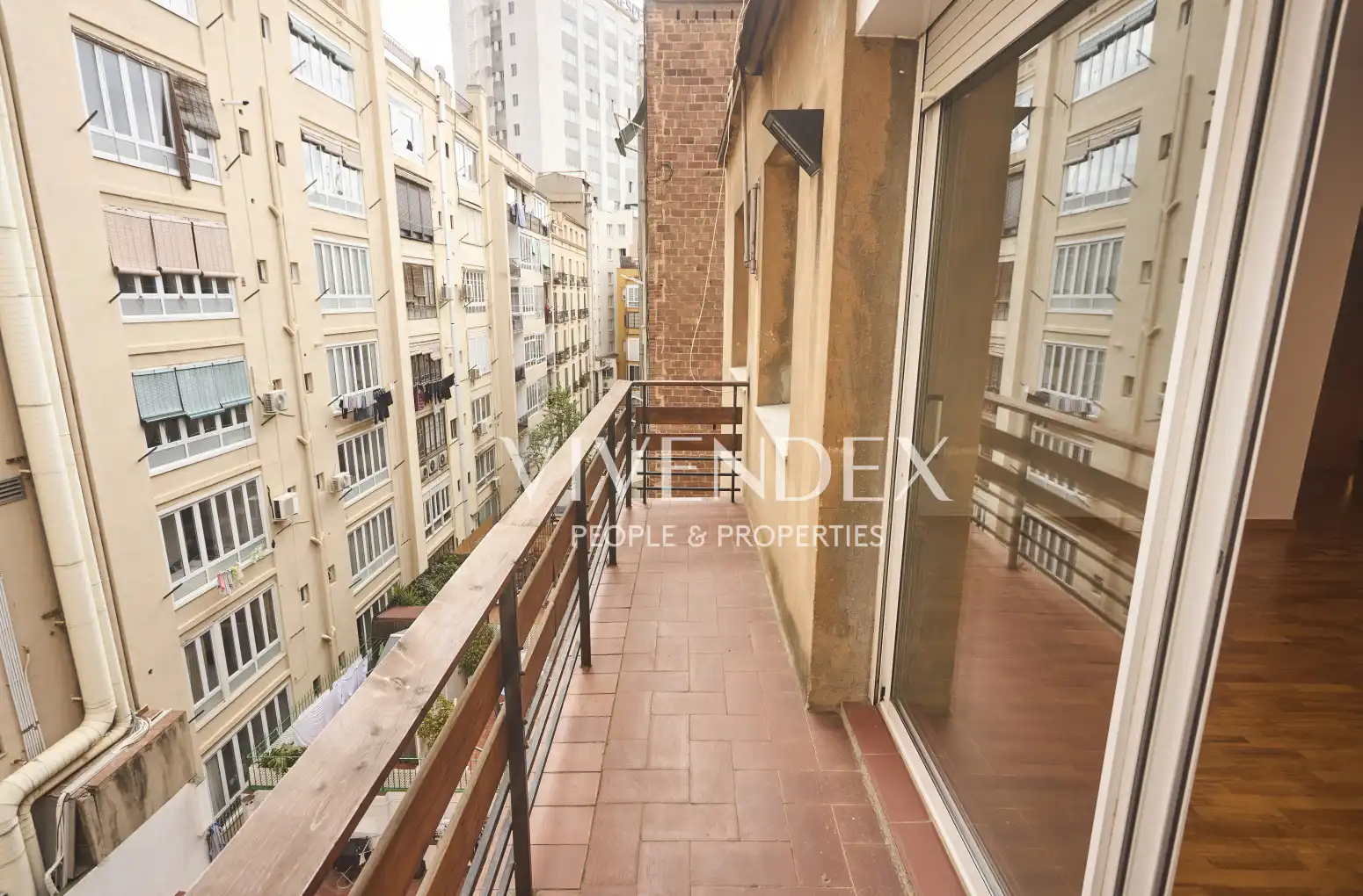 Exterior view of Flat for sale in Barcelona  with Heating, Parquet flooring and Balcony