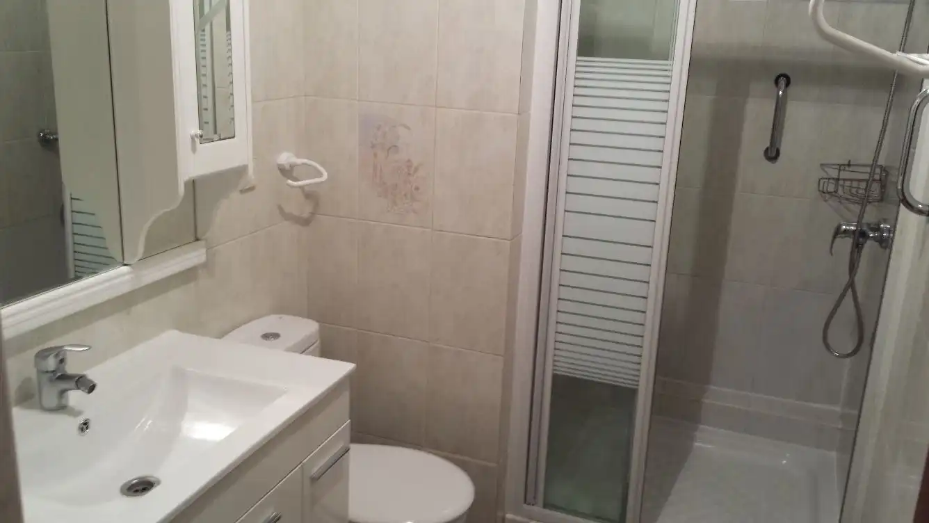 Wohnung zur Miete in Calle del Parque de Monfragüe, Parque Lisboa - La Paz