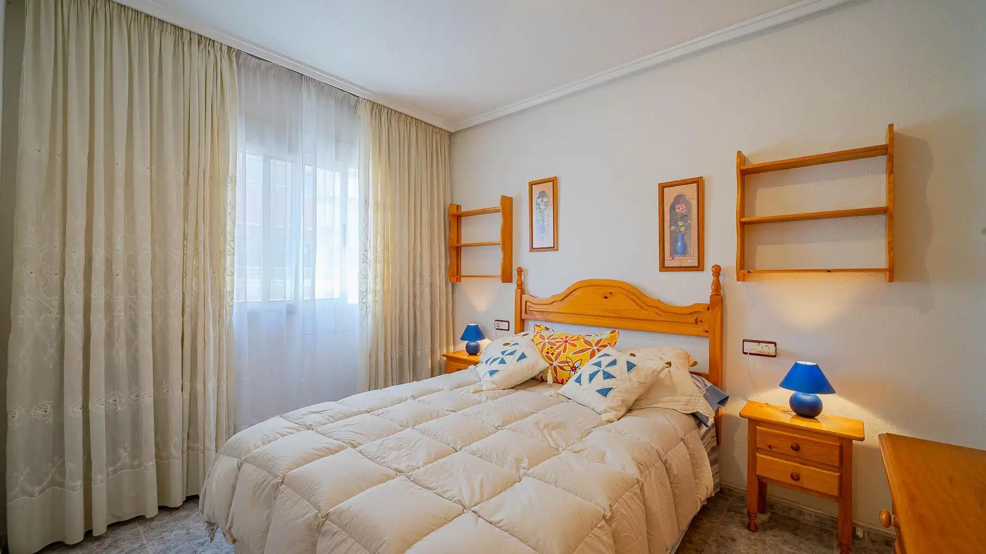 Dormitori de Apartament en venda en Torrevieja amb Aire condicionat, Terrassa i Moblat
