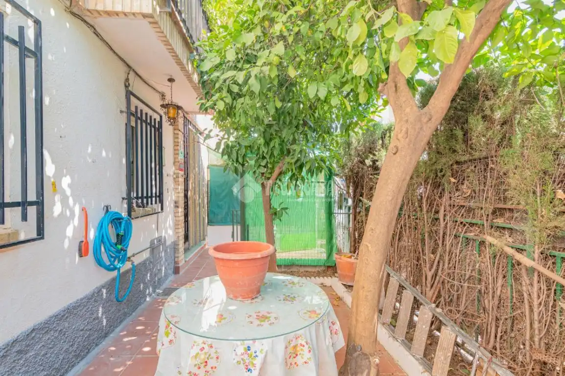 Jardí de Casa adosada en venda en Armilla amb Jardí privat, Terrassa i Balcó