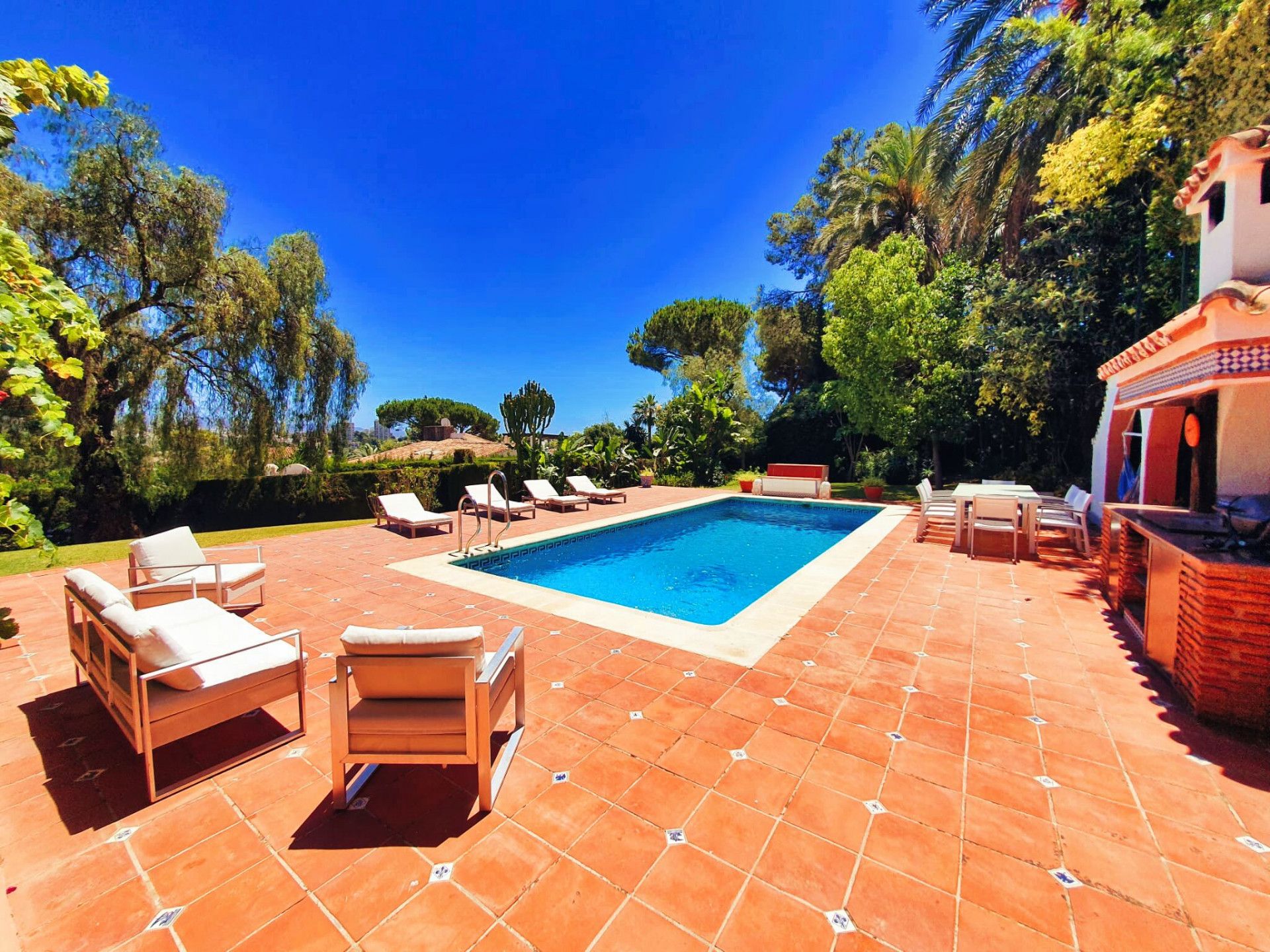 Swimming pool of House or chalet to rent in Marbella  with Air Conditioner, Heating and Private garden