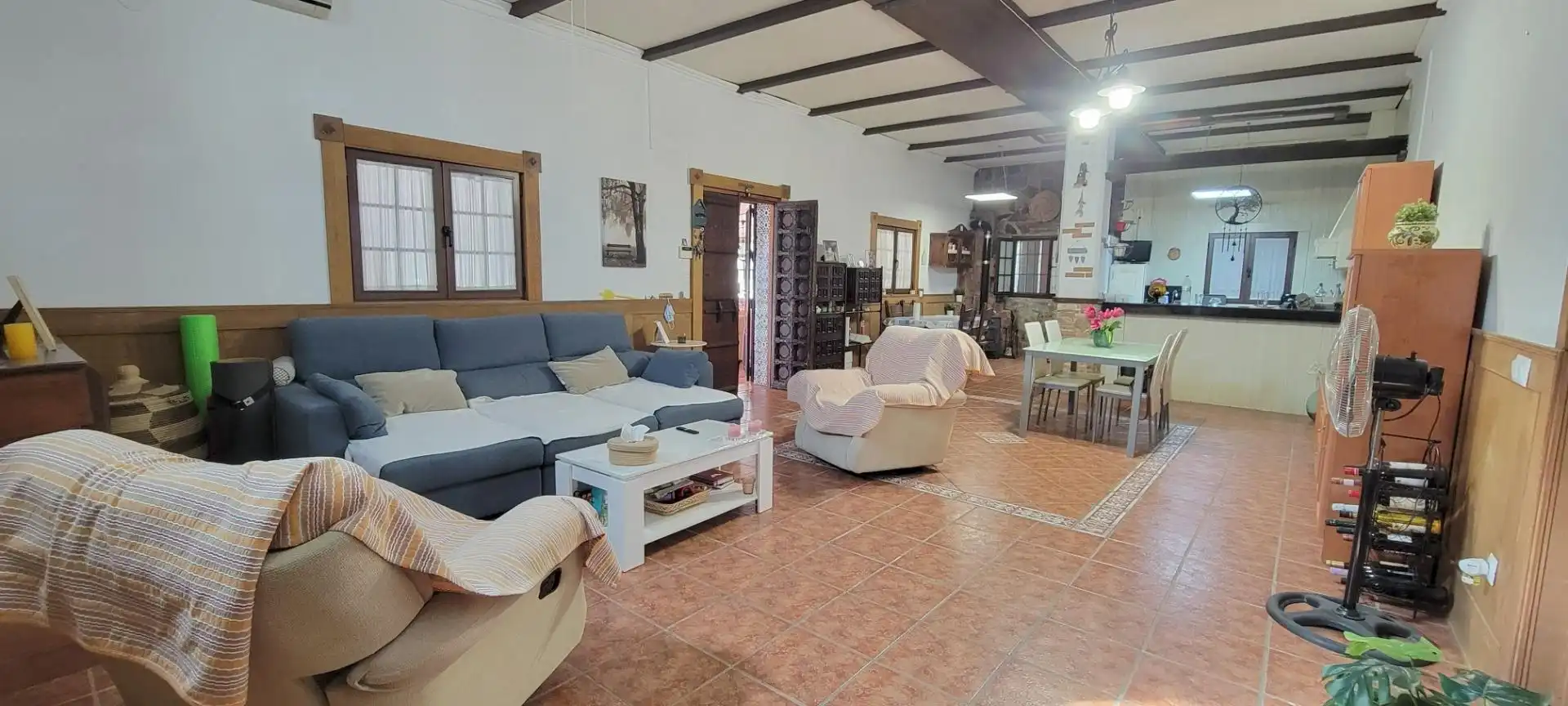 Sala d'estar de Finca rústica en venda en Pizarra amb Aire condicionat, Calefacció i Piscina
