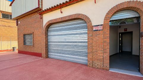 Foto 2 von Fabrikhallen zur Miete in Calle Andres Barrena, Alcolea, Córdoba Capital