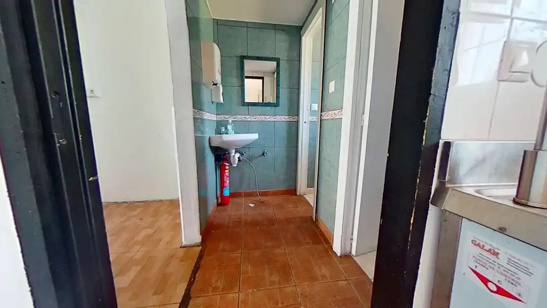 Bany de Local de lloguer en Benidorm amb Aire condicionat