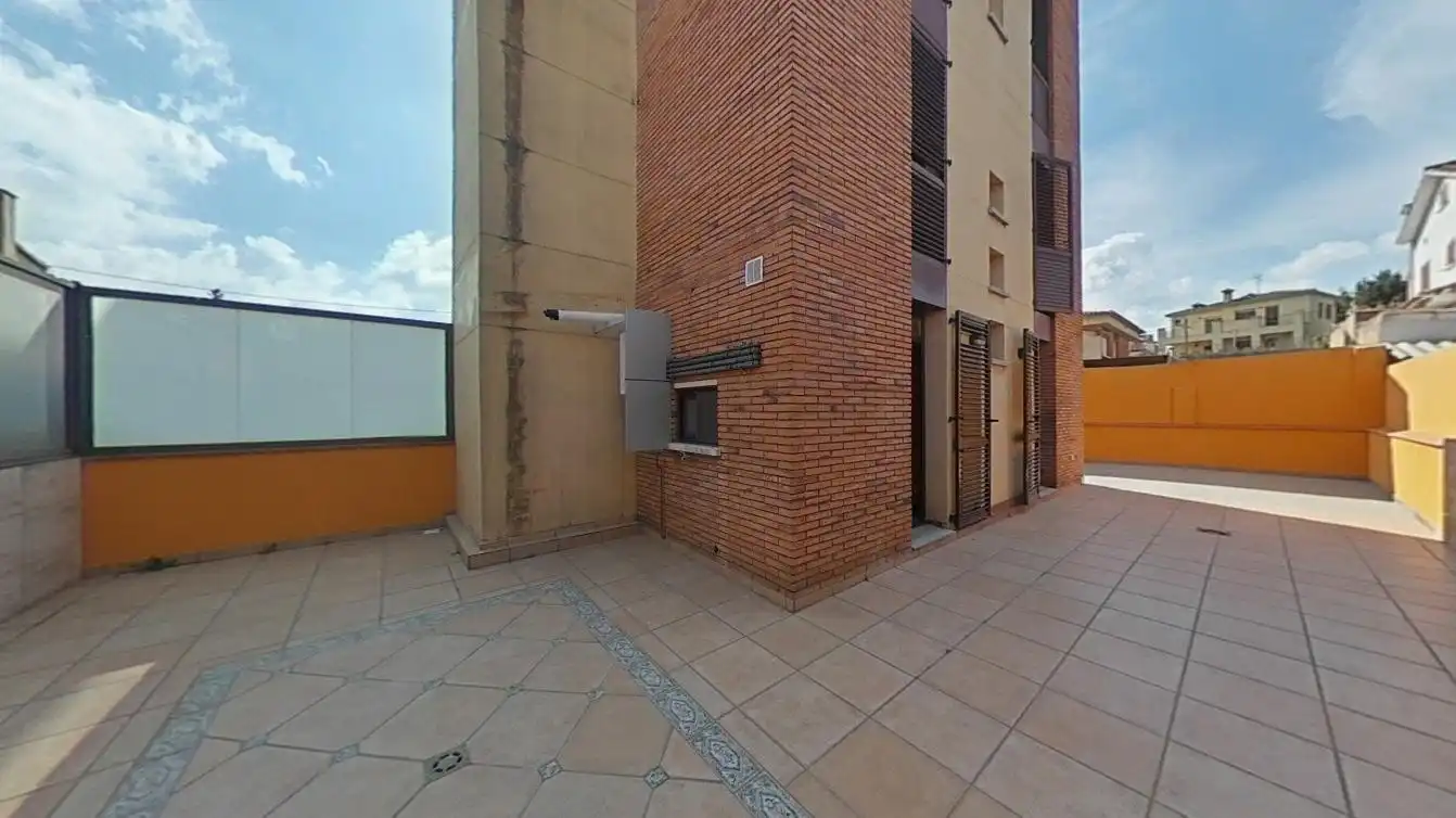Vista exterior de Dúplex en venta en Cerdanyola del Vallès con Calefacción y Terraza