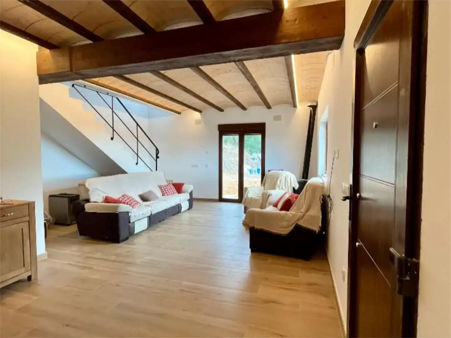 Sala d'estar de Finca rústica en venda en Sierra Engarcerán amb Aire condicionat, Jardí privat i Traster