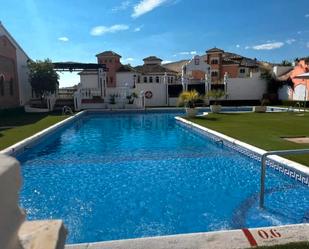 Piscina de Casa adosada en venda en Pinos Genil amb Aire condicionat, Calefacció i Jardí privat