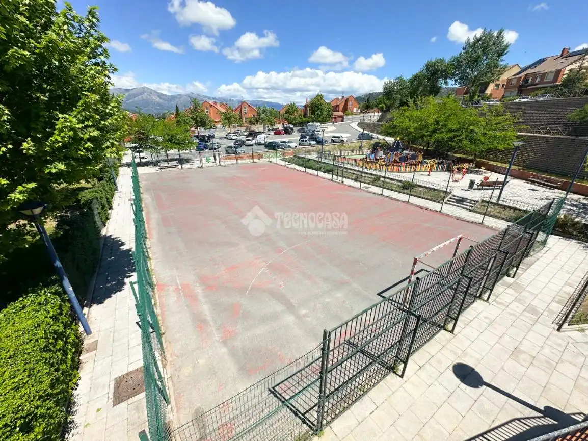 Aparcament de Pis en venda en Collado Villalba amb Calefacció i Traster