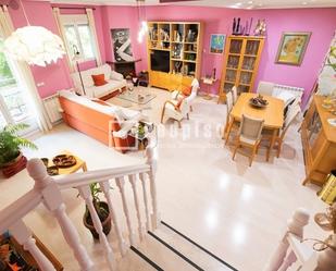 Sala d'estar de Casa o xalet en venda en Guadalajara Capital amb Aire condicionat, Calefacció i Parquet