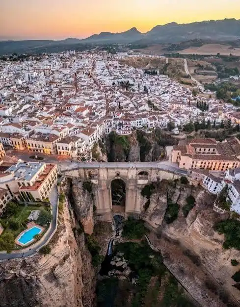 Vista exterior de Àtic en venda en Ronda amb Calefacció, Terrassa i Moblat