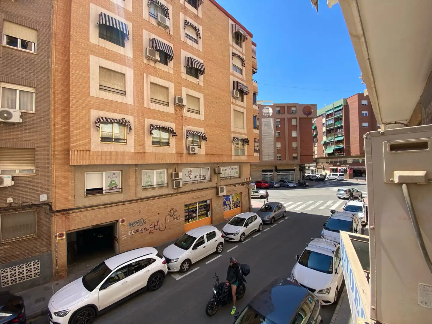Vista exterior de Local en venda en Alicante / Alacant amb Moblat