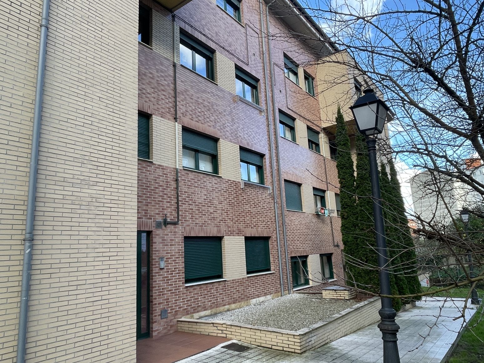 Vista exterior de Piso de alquiler en Corvera de Asturias con Calefacción