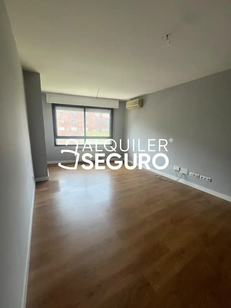 Bedroom of Flat for rent in Madrid  with Air Conditioner and Heating
