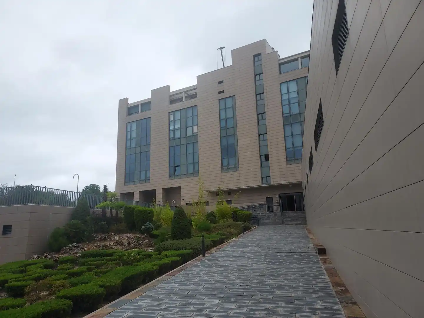 Vista exterior de Oficina en venda en Hortaleza